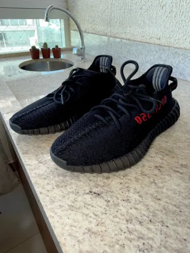 Tênis Adidas Yeezy Boost 350 v2 Preto 40