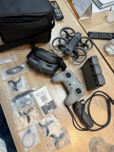 DJI Avata 2 Fly More Combo + Controle FPV Remote Controller 3 + Goggles 3 | 3 baterias | 4