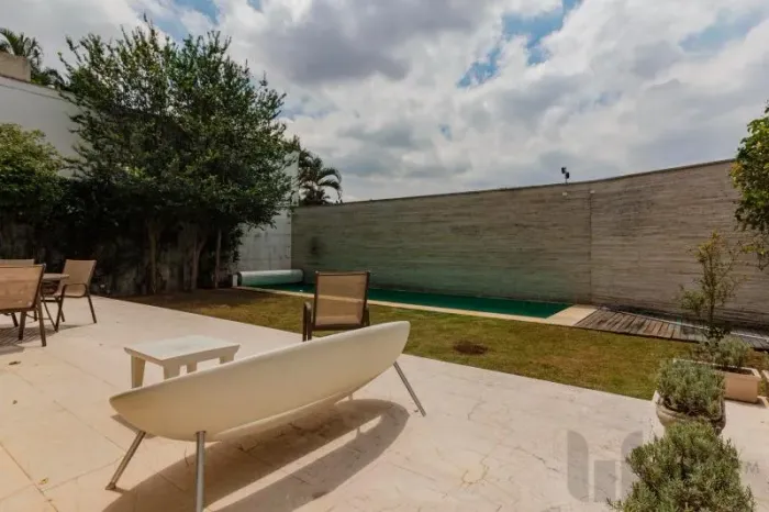 Casa com piscina no Jardim Guedala!