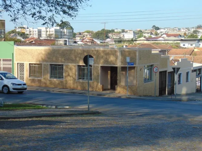 Locação de Casas / Comercial na cidade de Campo Largo