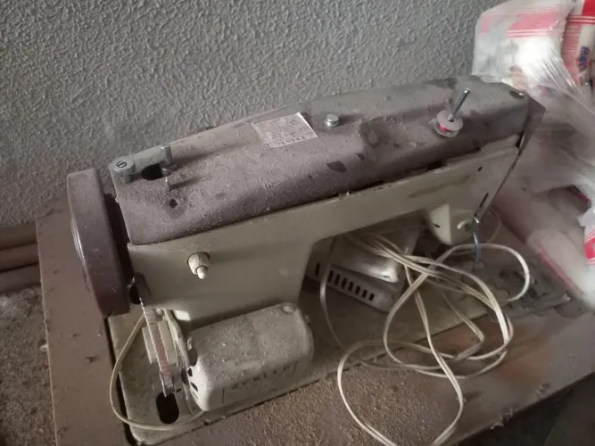Máquina de costura antiga