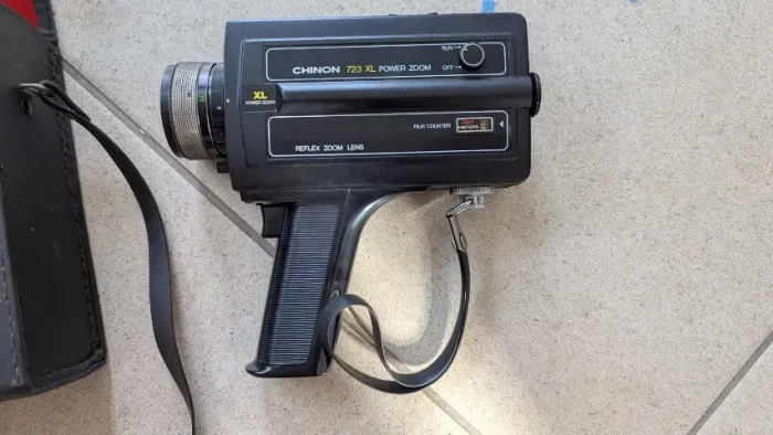 Vintage Chinon 723 XL Power Zoom Movie Camera e Case