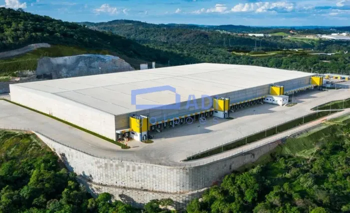 Galpão 6049 m² pé direito 12 m Contagem/BR-040