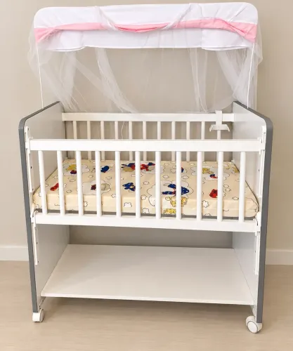 Berço de Bebê com Rodinhas + Mosquiteiro e Colchão