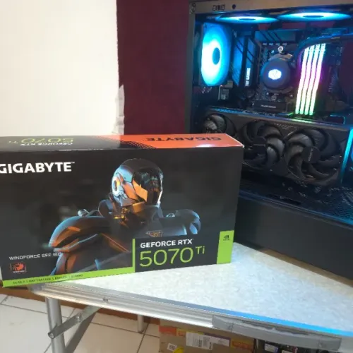 Placa de vídeo Gigabyte RTX 5070 ti 16gb Windforce SFF