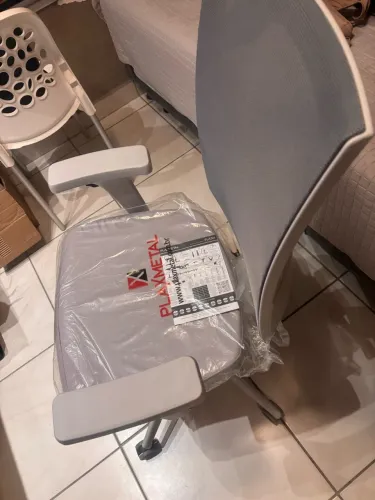 Frisokar Cadeira Addit Ergonômica Moderno Encosto em Tela Angular Ajustável - Branca