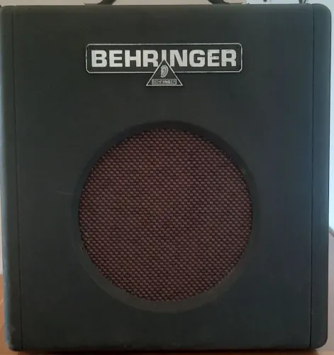 Amplificador Behringer