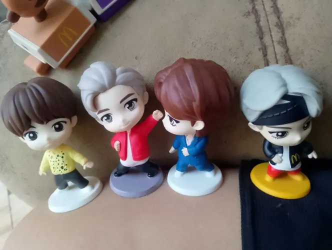 Boneco BTS mequi
