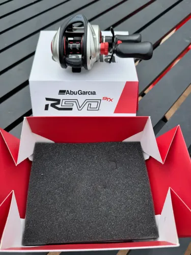 Carretilha Abu Revo 5 stx