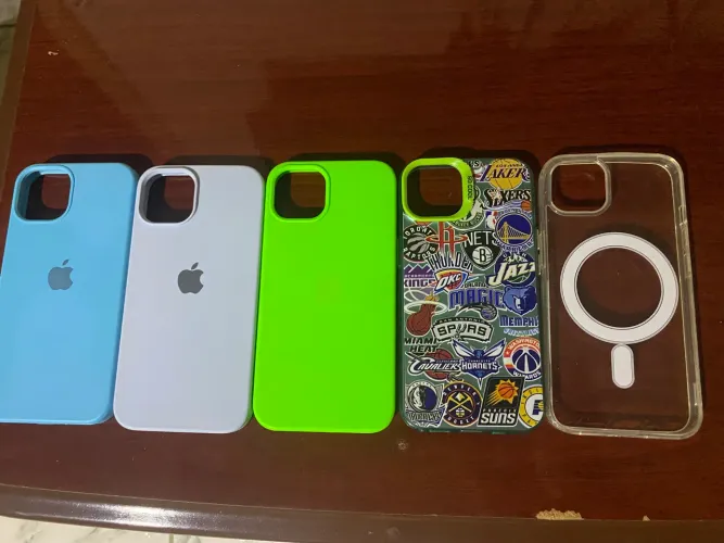 Kit 5 Capinhas para iPhone 13 - Ótimo Estado