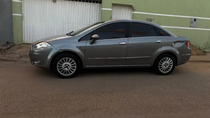Fiat Linea Absolute 1.9/1.8 Flex Dualogic 4P 2010