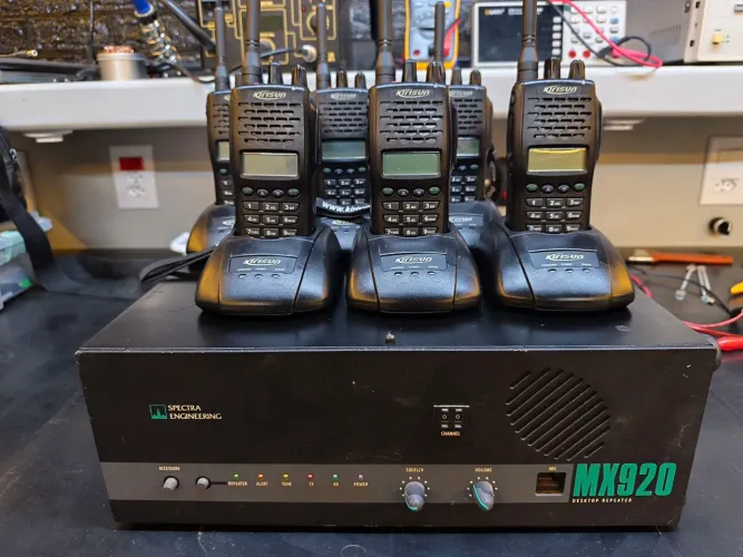 Repetidor de Radio UHF + 6 Radios