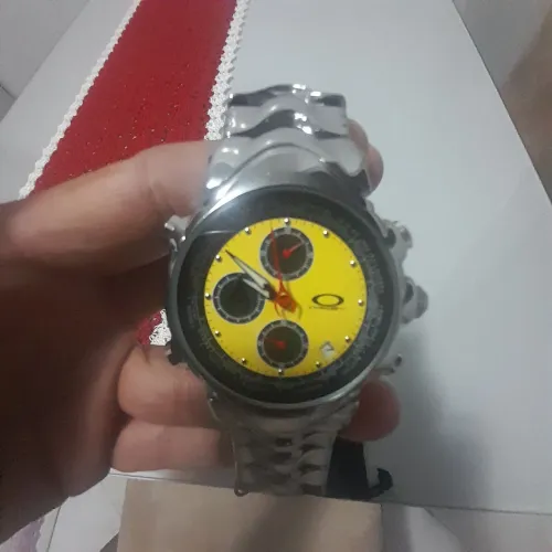 Relógio oakley novo bracilete aço escovado cor diferenciada só venda eu levo e entrego
