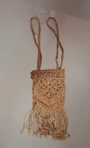 Mini bolsinha antiga em macramê