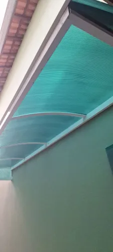 Toldo de policarbonato