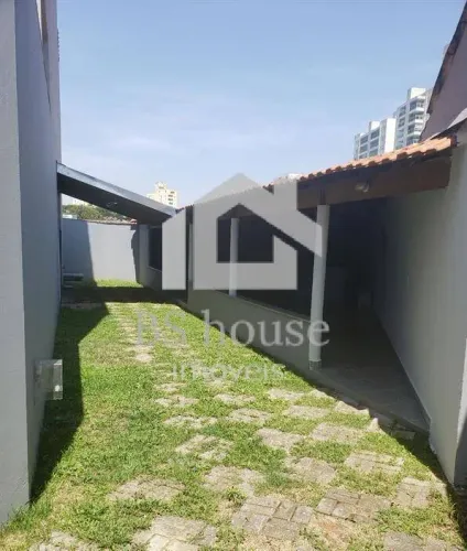 Sobrado em Condomínio Fechado, 03 vagas - Baeta Neves