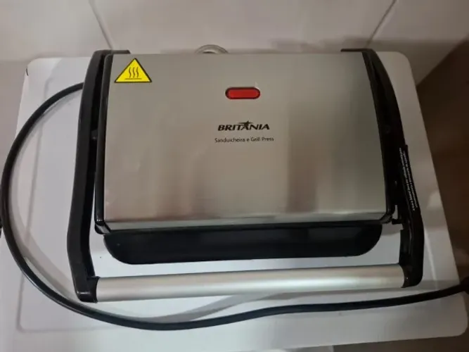 Sanduicheira e Grill Britânia Press BGR27I 2 em 1 - 850W (220V)