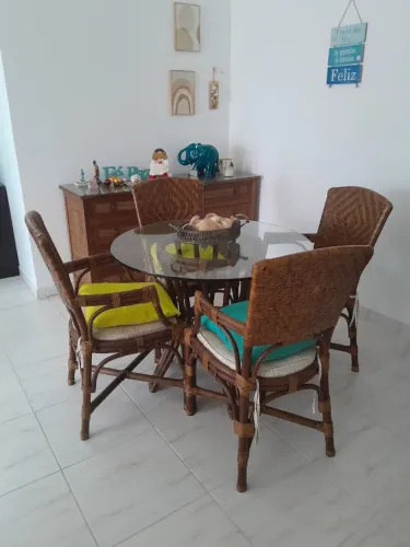 Mesa de jantar ou cozinha com 4 cadeiras