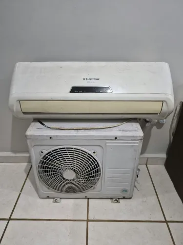 Split Electrolux 9mil btus.