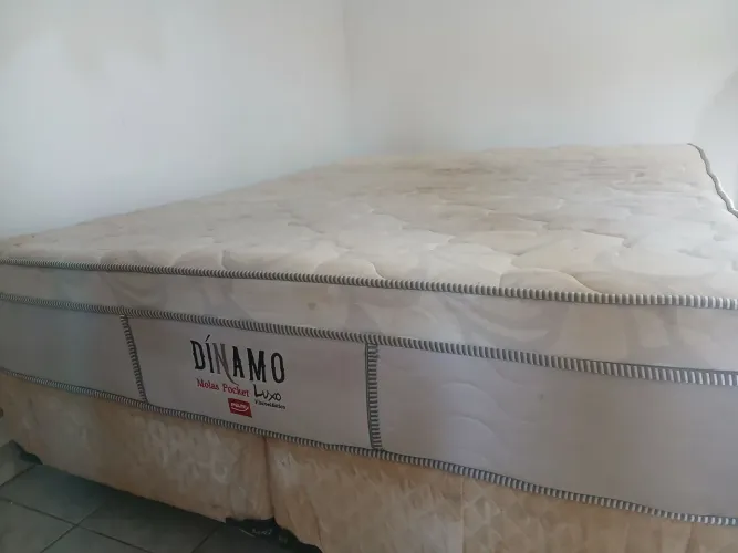 Cama Box Queen size usada e em bom estado