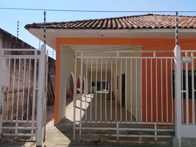 Vendo casa 300 mil reais 220 m quadrado toda na laje