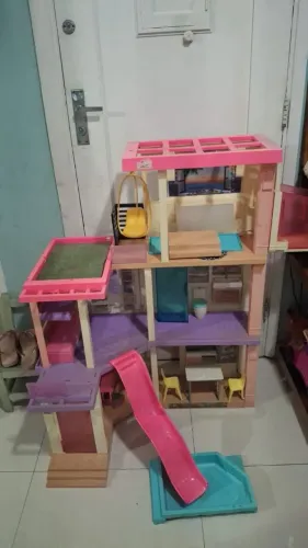 Vendo linda casinha da Barbie
