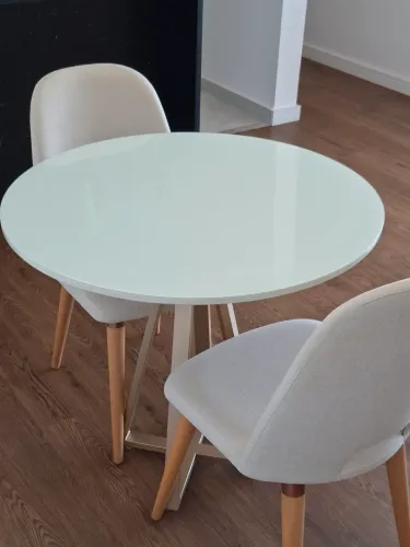 Mesa de jantar com 2 cadeiras