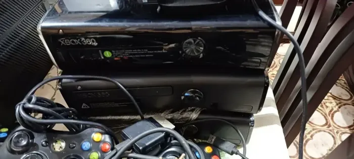 Lote Console Xbox 360 18 Unidades,mais Acessórios Ultrapassa Os 30kg (leia O Anuncio) 