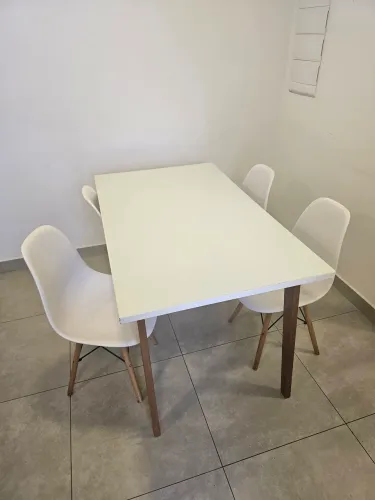 Mesa para 4 lugares (somente mesa)