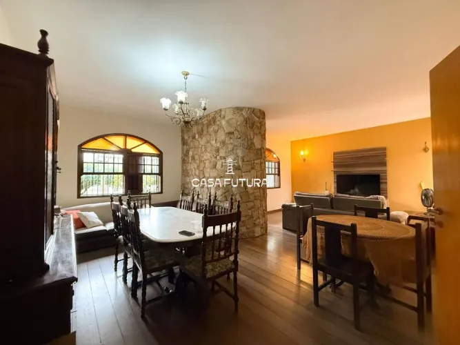 Casa com 2 dormitórios à venda, 256 m² por R$ 1.400.000,00 - Jardim Normandia - Volta Redo