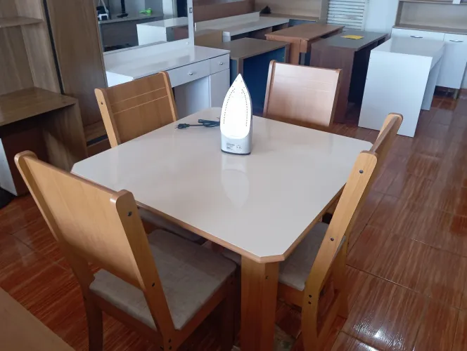 Mesa nova 4 cadeiras