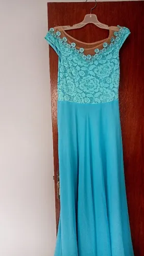 Vestido azul ombro a ombro