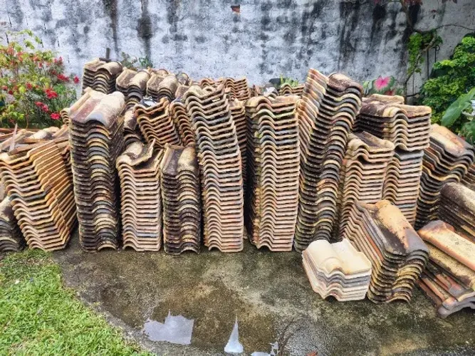 Lote de telhas cerâmicas usadas (Modelo Portuguesa)
