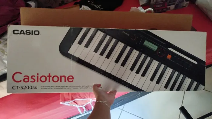 Teclado Casio semi-novo -casio Ct-200