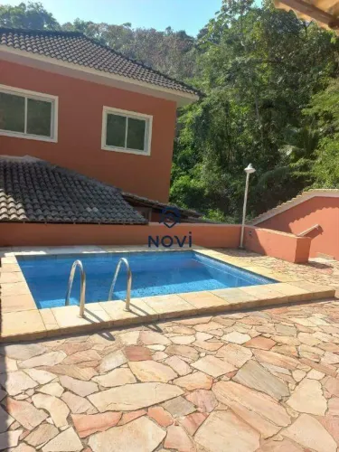 Casa em Condomínio no Anil (RJ) com 4 Quartos, Piscina e Portaria 24h | R$ 1.350.000