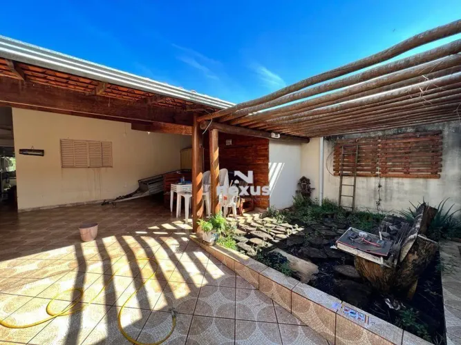 Casa com 2 dormitórios à venda, 220 m² por R$ 750.000,00 - Novo Mundo - Uberlândia/MG