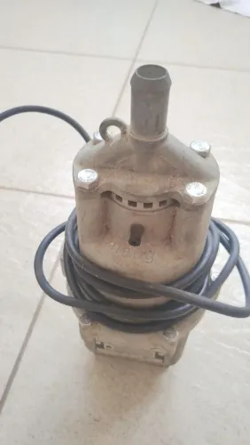 Vende-se bomba sapo 300 watts.