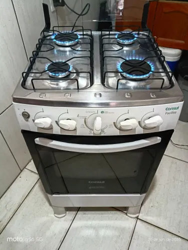 Fogão Consul com acendedor automático, Semi novo..