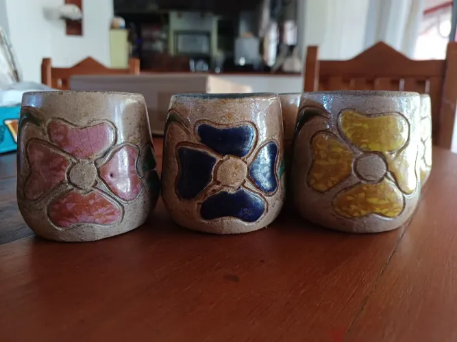Conjunto com 6 Copos de Cerâmica Artesanal Antigos - Vintage