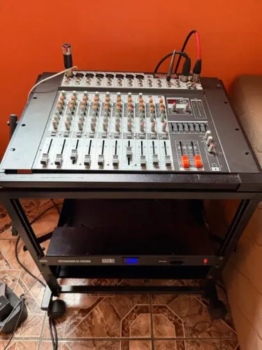 Mesa de som 12 canais SoundCrafit com efeitos Fx