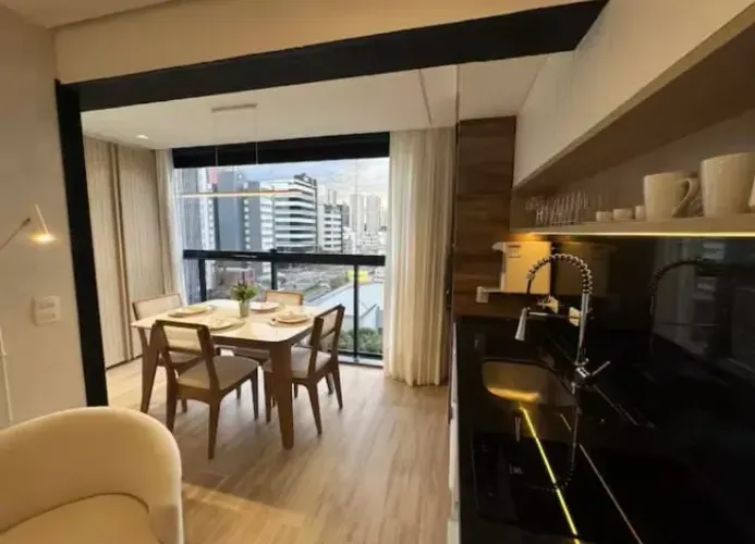 1 quarto mobiliado com sacada + garagem | Ao lado da Santa Casa e FAE