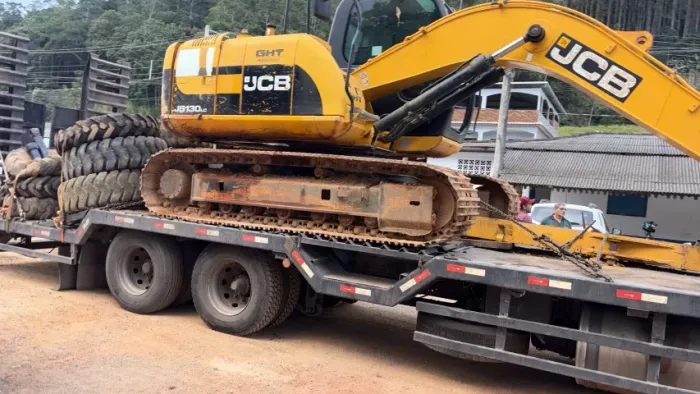 Escavadeira JCB - Ano 2012
