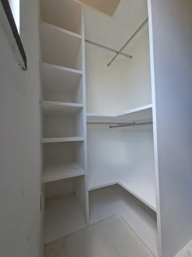 Guarda-roupa de gesso