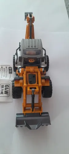 Trator Retroescavadeira brinquedo infantil para crianças apartir dos 6 anos.