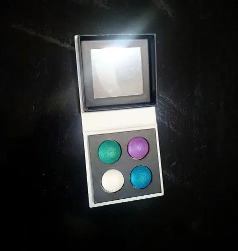 Paleta de sombras aquarius contém 1g
