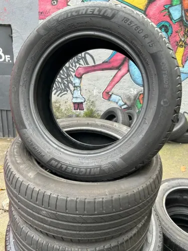 Pneus 185/60/15 michelin por 150$ cada instalado originais.