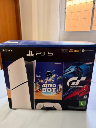 PS5 825 GB + 2 controles originais