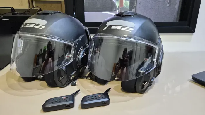 2 Capacete LS2 valiant acompanha 2 intercomunicadores