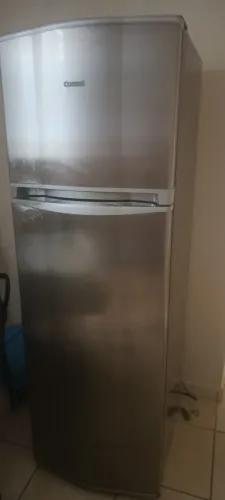Geladeira Consul retirada de peças