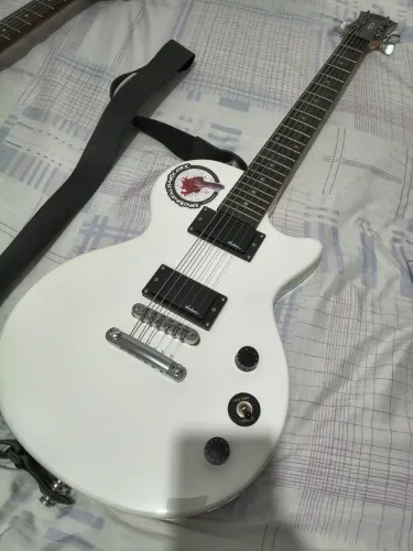 Guitarra Strinberg LPS-200 com captadores jackson